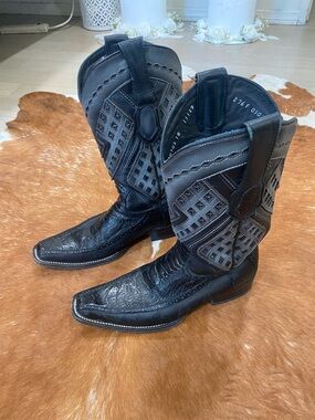 Black Two-Tone Western Cowboy Boots - Stylish Men's Pull-On Boots